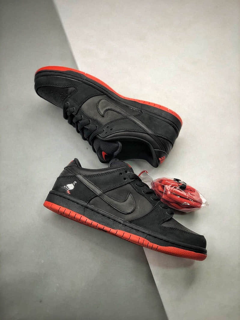 dunk sb black pigeon
